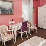 Отель Swan - Adult Only 2*